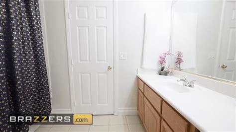 BRAZZERS Alexis Fawx Cannot Resist The Temptation To Fuck Her Stepdaughter S Sexy Boyfriend