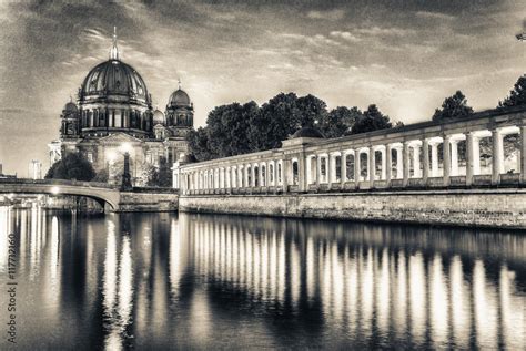 Berlin Cathedral at night with Spree river reflections of column Stock ...