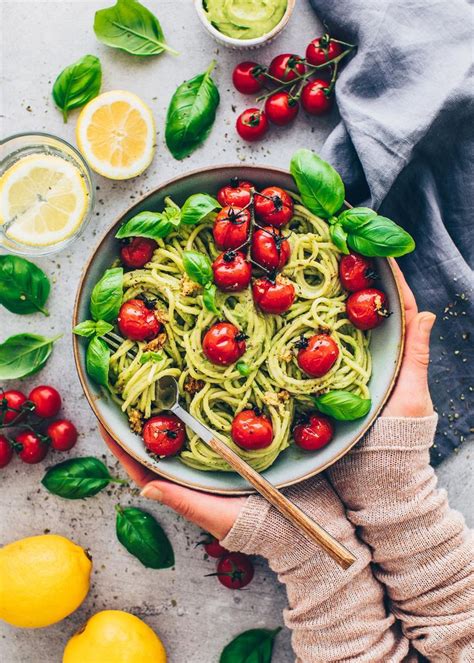 Avocado Pasta Mit Tomaten Leckere Vegane Rezepte Cremige Avocado