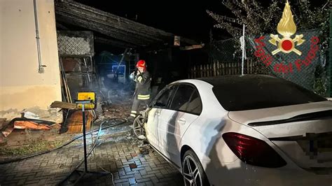 Violento Rogo Nella Notte Auto Distrutte E Danni A Pizzeria