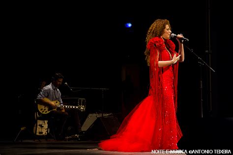 Vanessa Da Mata Ao Vivo No Coliseu Do Porto Fotos Texto Noite E