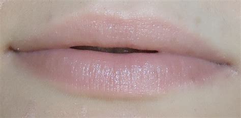 Bo piękno tkwi w szczegółach Review Pomadka do ust In the nude