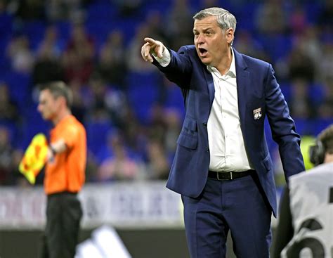 Football Bruno Genesio a été contacté par la direction de l OL et