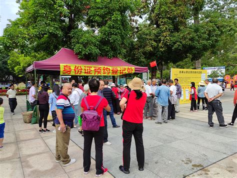 重阳节：市民登高望远 健康运动赏秋色