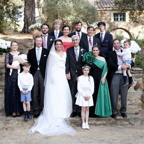 La Princesa Alexandra Y Nicolas Bagory Posan Tras Su Boda Religiosa Con