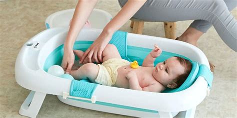 Como Dar Banho No Bebê Com Banheira - Banheiras de bebê: como escolher e usar com segurança - OverBR