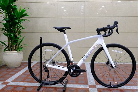 TREK2022 Domane SL5 TREK WHITE Quicksilver が入荷しましたが予約承りしてます Y