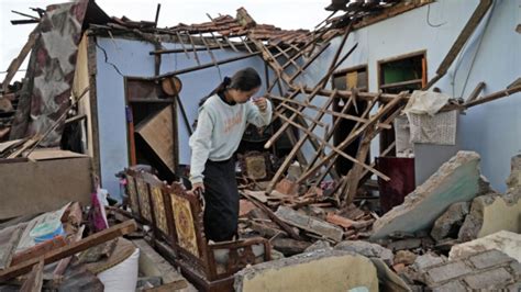 Aumenta A 268 Los Muertos En Indonesia Por Terremoto De Magnitud 56 Periódico Correo