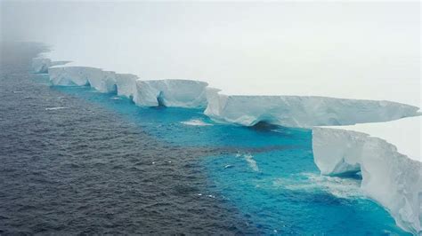 El iceberg más grande del mundo está a la deriva por el océano