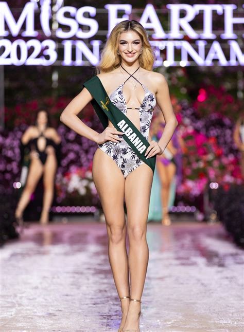 người đẹp Miss Earth mặc bikini trình diễn dưới trời lạnh độ C ở Đà Lạt