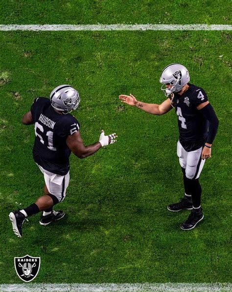 The best center in the NFL : r/raiders