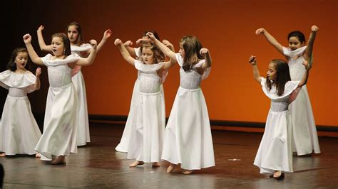 Danza Solidaria A Beneficio De Tierra De Hombres