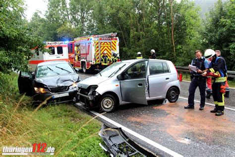 Vier Verletzte Nach Unfall Auf Regennasser Stra E Bei Geisleden