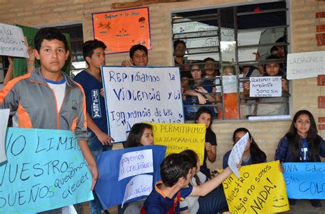 Areguá Estudiantes Toman Colegio Y Exigen Presencia De Riera