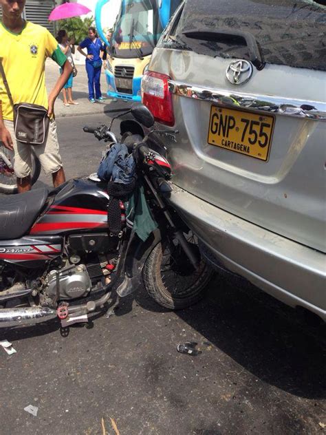 Transe Nte Y Motociclista Heridos En Accidente De Tr Nsito En Manga