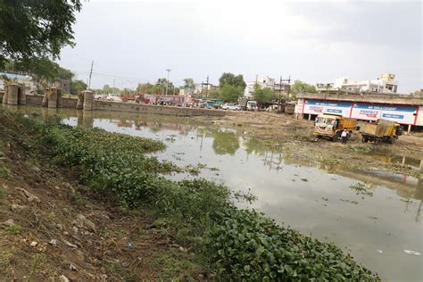 चीलर नदी का सफाई महाअभियानट्रेक्टर ट्रॉलियों एवं डम्परों द्वारा कुल