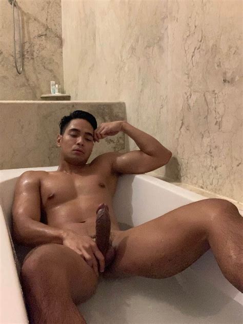 Paolo Amores Nude Photos Photo 1