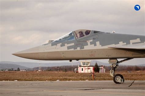 Novos caças Sukhoi Su 57 e Su 35S para as Forças Aeroespaciais da