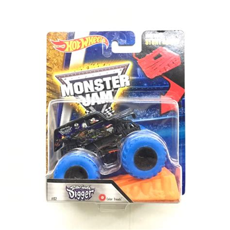 Hot Wheels Monster Jam Son Uva Digger Includes Stunt Ramp Shopee Malaysia
