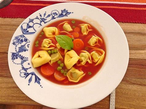 Leckere Gemüse Tomaten Suppe Mit Tortellini Von 2küchenfeen Chefkoch De