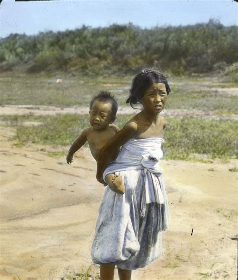 File:Korean girl carrying baby, Korea, (s.d.) (Taylor nobookF).jpg ...