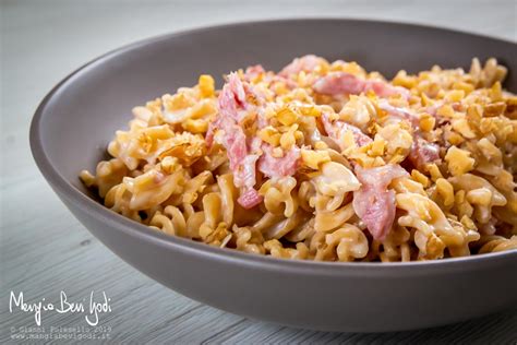 Pasta Con Noci E Pancetta Affumicata Mangia Bevi Godi Blog Di