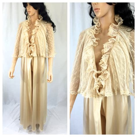 Vintage Ivory Vanity Fair Lace Nightgown Robe 1970s Off White Bridal