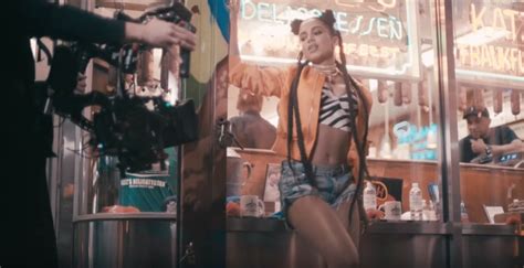 Anitta Coloca O Corpo Para Rebolar No Making Of De Paradinha Jovem Pan