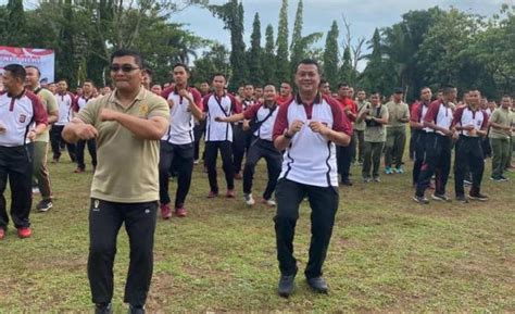 Seribu Anggota TNI Dan Polri Olahraga Bersama Di Polda Banten Perkuat