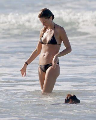 Gisele Bundchen Showing Ass In Tiny Black Bikini At The Beach In Costa Rica Porn Pictures XXX