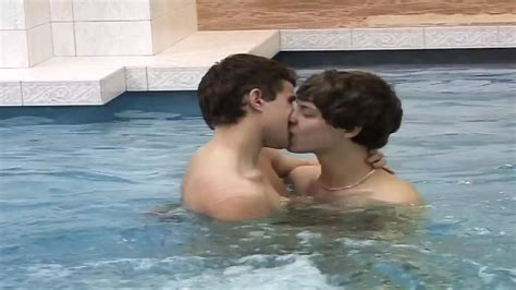 La Festa In Piscina Termina Con Il Sesso Gay E In Bocca XHamster