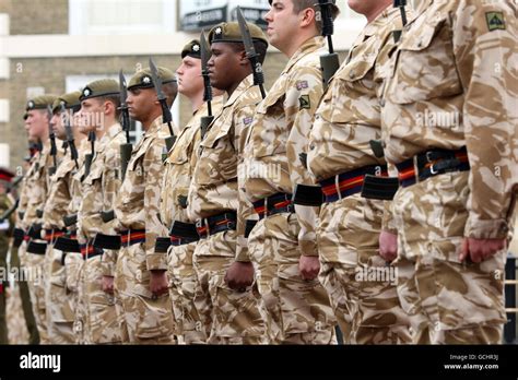 The 1st Battalion Royal Anglian Regiment On Parade In Huntingdon Hi Res