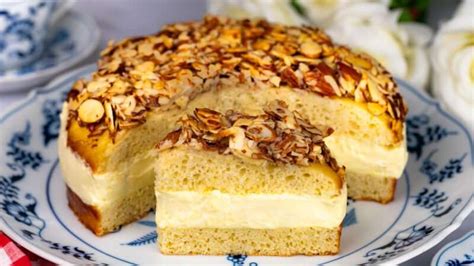 Bee Sting Cake Recipe: German Bienenstich Recipe!