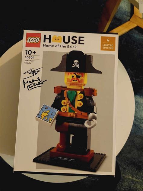 LEGO 40504 A Minifigure Tribute With 2 Signatures 2020