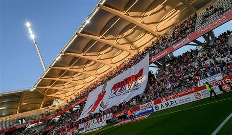 Sdr Ogcn Le Sdr S Incline Face Nice Stade De Reims