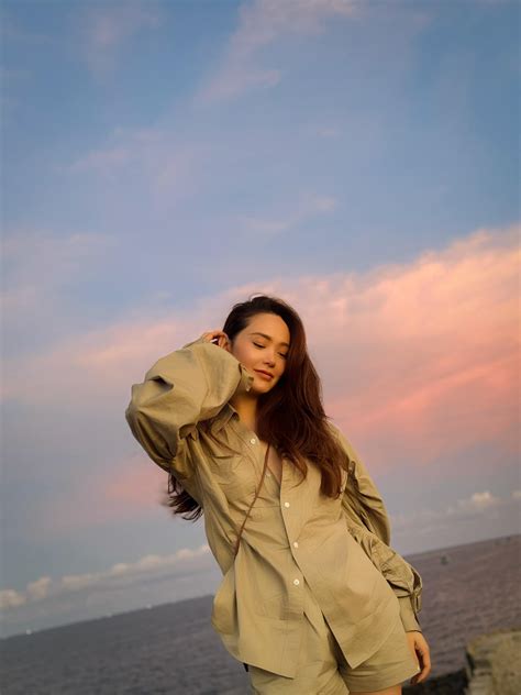 Hậu sinh con Minh Hằng diện bikini khoe vóc dáng đồng hồ cát