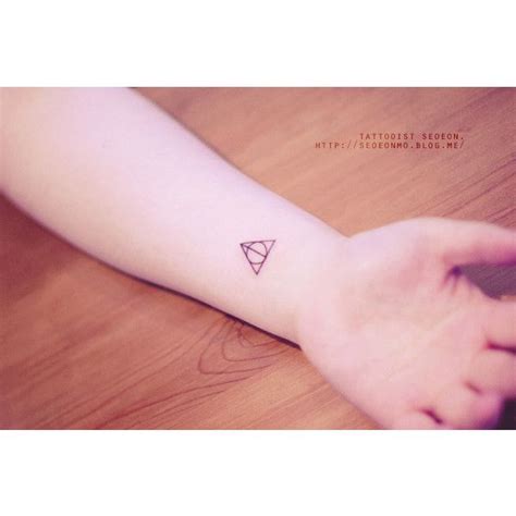 Minimalistic Tattoos By Seoeon