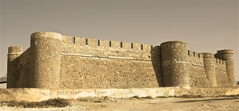 fortified wall, outdoors, land, castle, built structure, 2K, wall