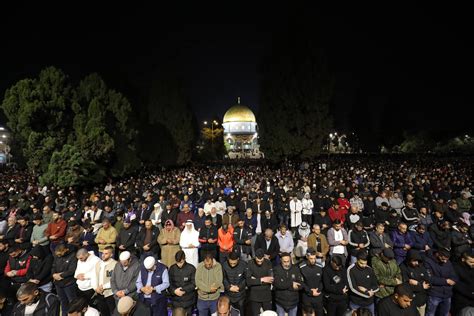 40 Ribu Jamaah Shalat Tarawih Padati Masjid Al Aqsa