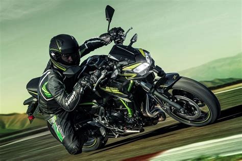 Vídeo La nueva Kawasaki Z650 llega con los deberes hechos para la