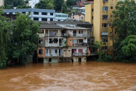 Chuvas Em Sc Causam Tragédia 3 Mortes 1 Desaparecimento E 5 7 Mil