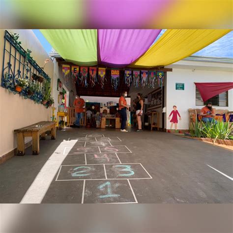 Escola Vila Camaleão - A Festa das Cores é o primeiro... - Escola Vila Camaleão