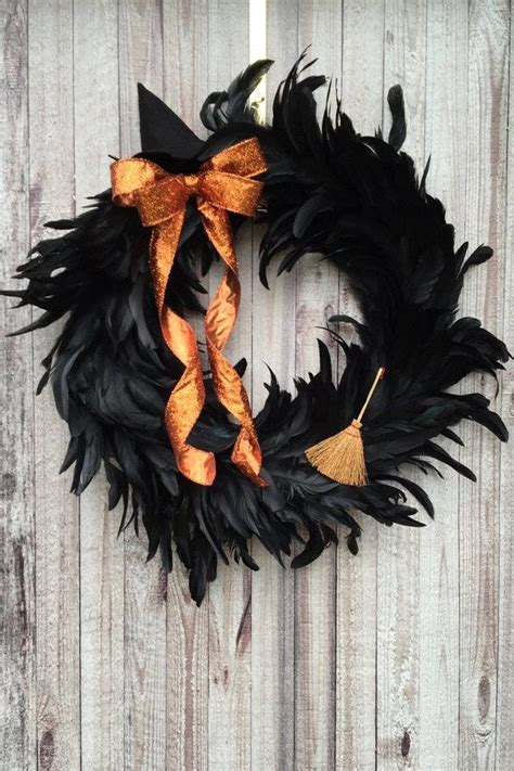 15 Spooky Halloween Wreaths to Decorate Your Door