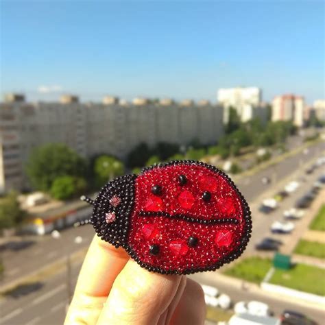 Божья коровка... Выполнена из чешского бисера, кристаллов... # ...