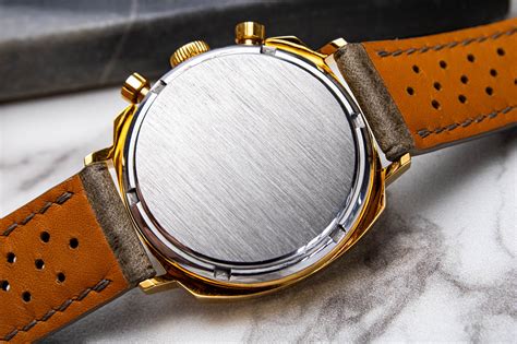 Машины времени: Экстаз золота (покрытие) в часах Heuer Camaro Ref ...