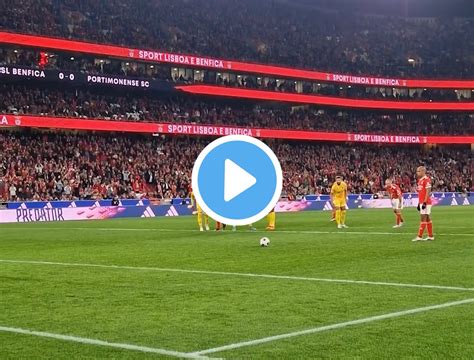 O CAMPEÃO VOLTOU O golo do Benfica frente ao PORTO B que promete