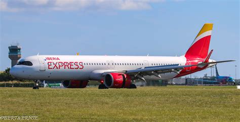 EC NGP Iberia Express Airbus A321 251NX Arriving In To Dub Flickr