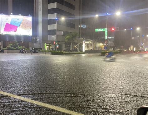 快訊／高雄深夜「大雷雨開炸」 國家警報狂響！ Ettoday生活新聞 Ettoday新聞雲