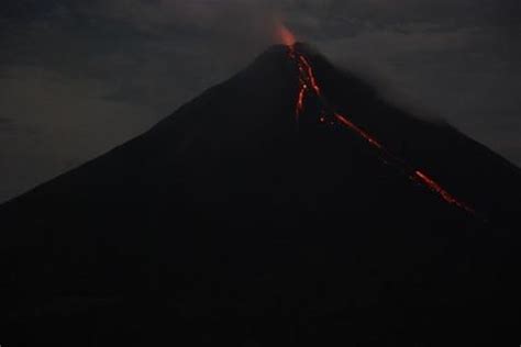 Arenal Volcano Photos - Most Recent Eruption Images