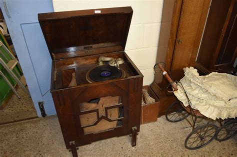 Lot 303 Alba Oak Cased Cabinet Gramophone